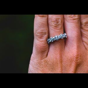 Size 7 Leo Diamond Engagement Band